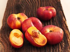 Vineyard nectarines on a wooden surface