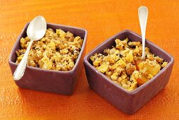 Pflaumen-Crumble mit Haferflocken und Cornflakes