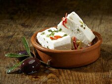 Sheeps' cheese with pepper, chillies and herbs