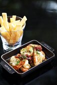 Fried prawns with herbs and dried chilli peppers and toasted bread sticks