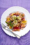 Scallops on pepper and onion salad