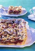 Rhubarb crumble cake