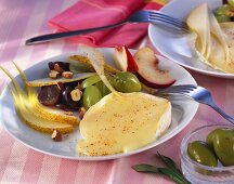 Grilled Camembert with fruit