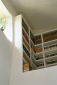 A built in corner bookcase