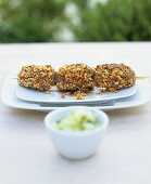 Koftas mit Spargel-Melonen-Salsa