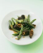 Green asparagus with morels
