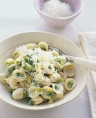 Orecchiette with peas and leeks