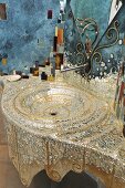 A mossaic wash basin
