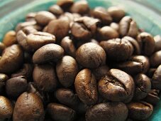 A bowl of coffee beans (close-up)