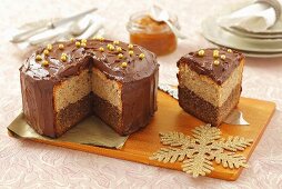 Hazelnut and almond cake with chocolate cream