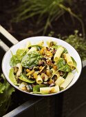 Pasta salad with spinach, walnuts and peppers