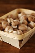Chestnut mushrooms in a punnet