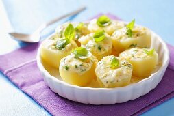 Potatoes stuffed with mascarpone and basil