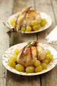 Poussins with grapes