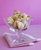 Chocolate meringues with lemon cream filling