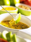 Cheese fondue with Cheddar, spinach and apple