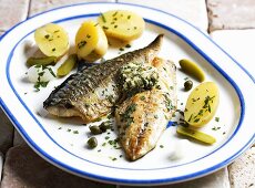 Grilled mackerel fillets with potatoes and tarragon butter