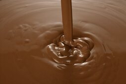 Pouring chocolate sauce