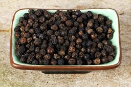 Black peppercorns (Lampong pepper)