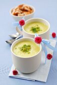 Erbsencremesuppe mit Dill