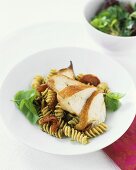 Chicken breast with wholemeal spiral pasta and pesto