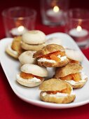 Small buns filled with salmon and cream cheese (Christmas)