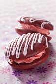 Raspberry whoopie pies