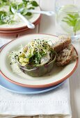 Grilled artichokes stuffed with courgette and Camembert