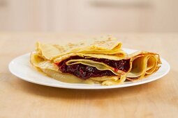 Crepes mit Marmeladenfüllung