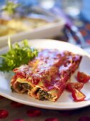 Cannelloni with tomatoes and rocket