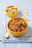Rice with chicken, carrots and peas, limes