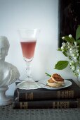 Kir Royal and puff pastry with salmon tartar