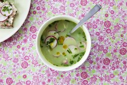 Radish leaf soup