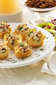 Puff pastry appetisers with almonds
