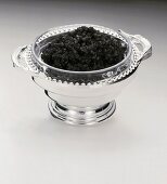 Scharzer Kaviar in silberner Schale
