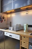 Integral dishwasher in modern kitchen