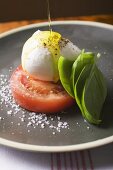 Mozzarella condita (Tomato with mozzarella, basil and oil)