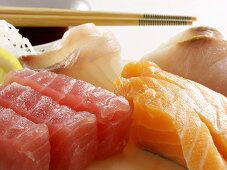 Sashimi mit Lachs und Thunfisch (Detail)