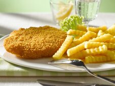 Wiener Schnitzel (breaded veal escalope) with chips