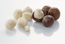 Macadamia nuts, with and without shells