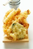 Tempura mit Meeresfrüchten und Gemüse