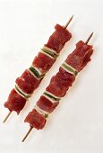 Poularde kebabs with bacon and peppers