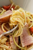 Spaghetti with tuna and tomatoes