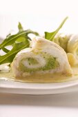 Fish rolls with pesto, rocket and white sauce