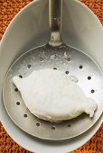 Poached egg on skimmer