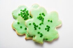 Kleeblattplätzchen mit grüner Glasur zum St.Patricks Day