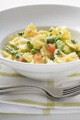 Farfalle with green asparagus, peas and diced tomatoes
