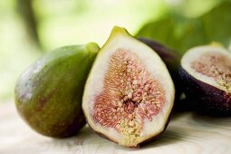 Several half and whole figs