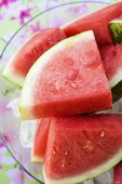 Wassermelonenstücke auf einer Platte
