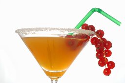 Cocktail mit Johannisbeeren